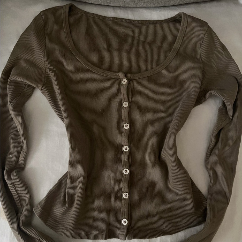 BRANDY MELVILLE Ribbed Button-Up Long Sleeve Top